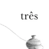 Três